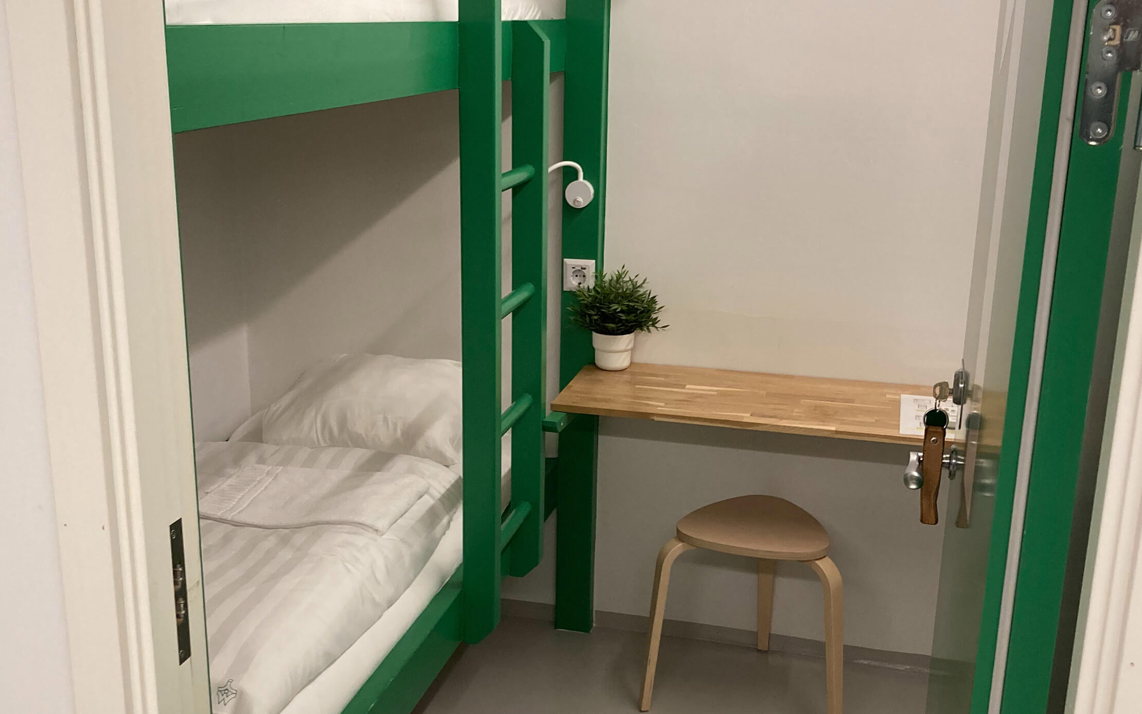 Ett tvåbäddsrum på minihotellet hos Winstrup Minihotell & Hostel i Lund.